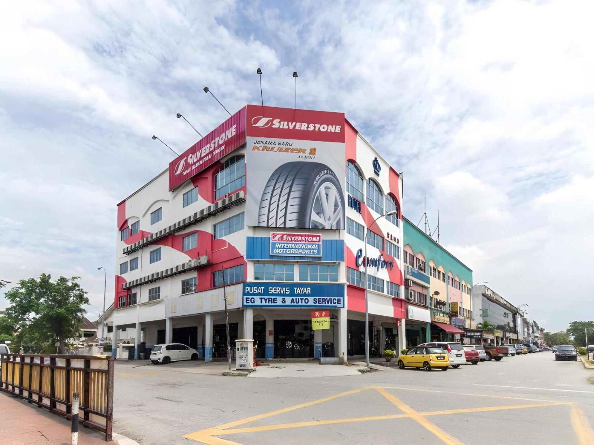 傲游340舒适酒店 Kampong Batu Belah 外观 照片